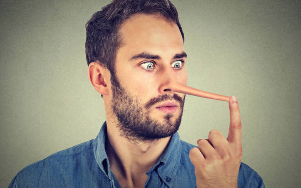 como saber se uma pessoa está mentindo