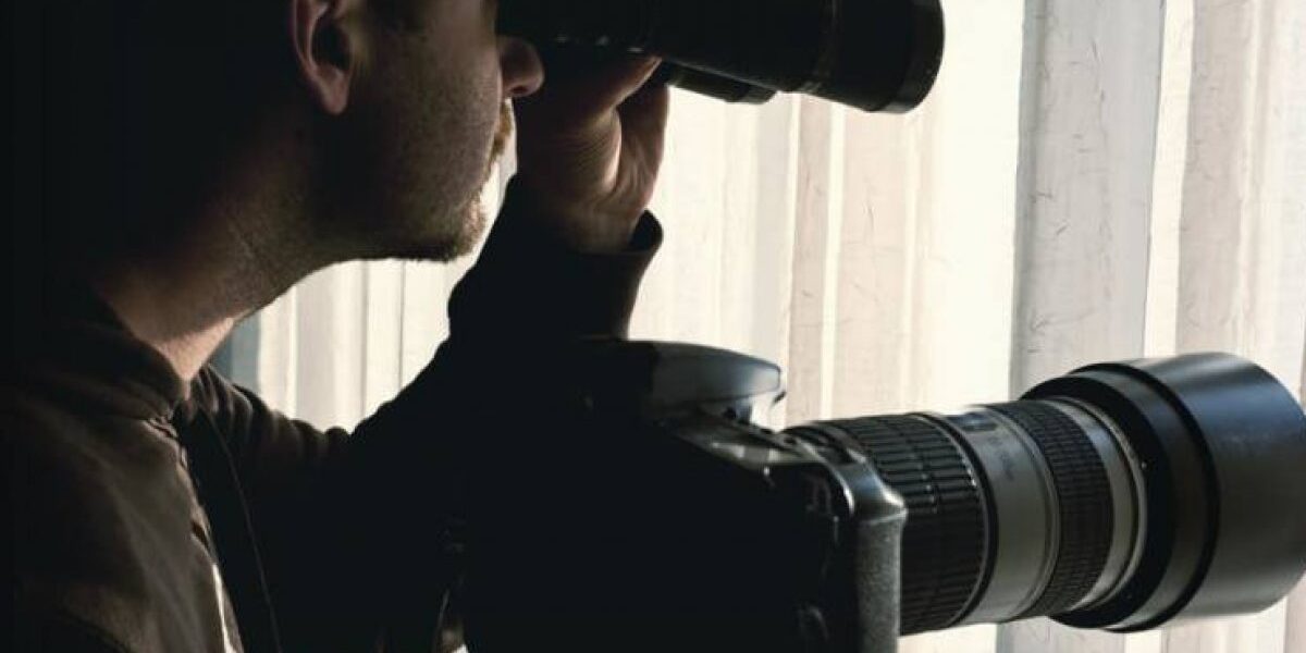 Como contratar um detetive